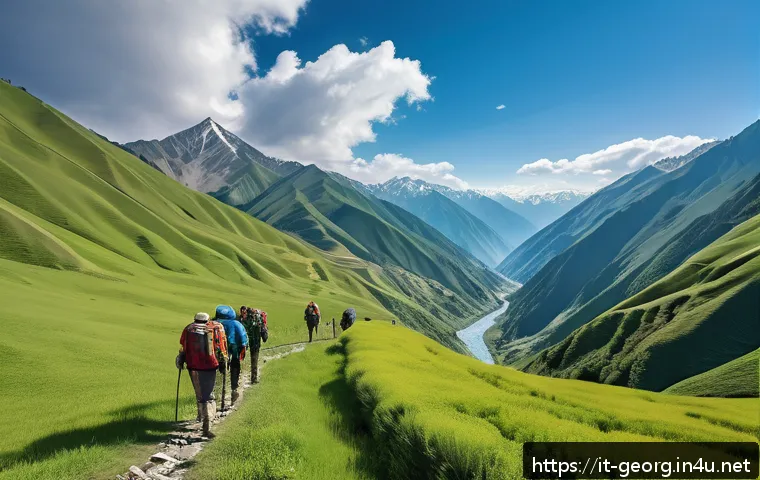 조지아에서 무료로 즐길 수 있는 활동 - A breathtaking panoramic hiking trail in the Tusheti mountains, Georgia, featuring rugged peaks, lus...